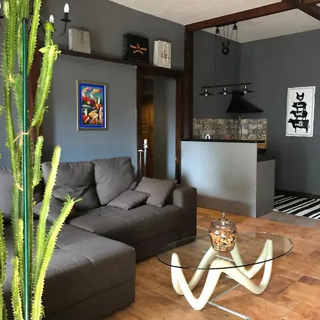 Apartment Near City Garden